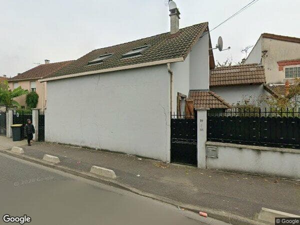 UNE MAISON D'HABITATION • Stains
